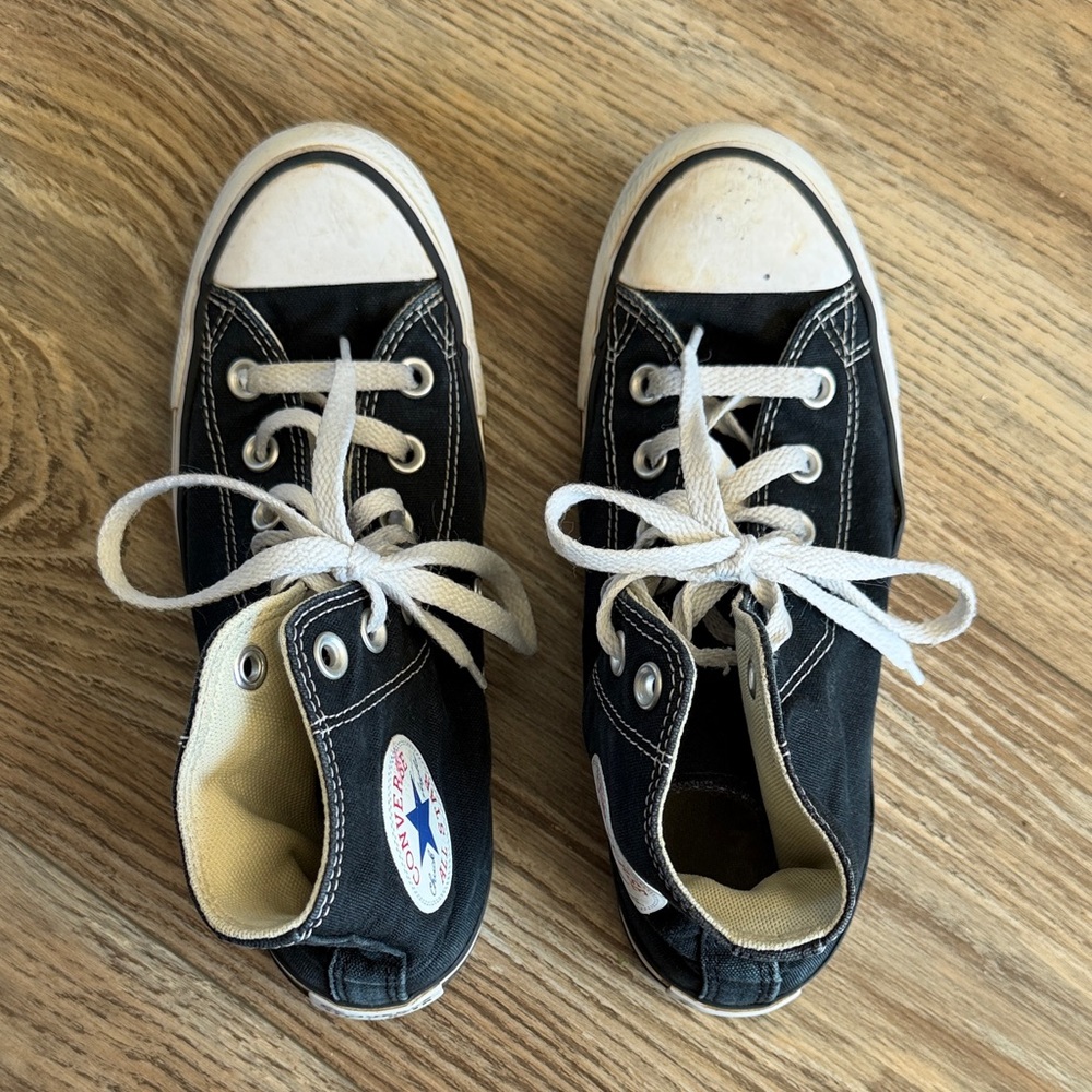 CONVERSE Men’s tennis shoes!